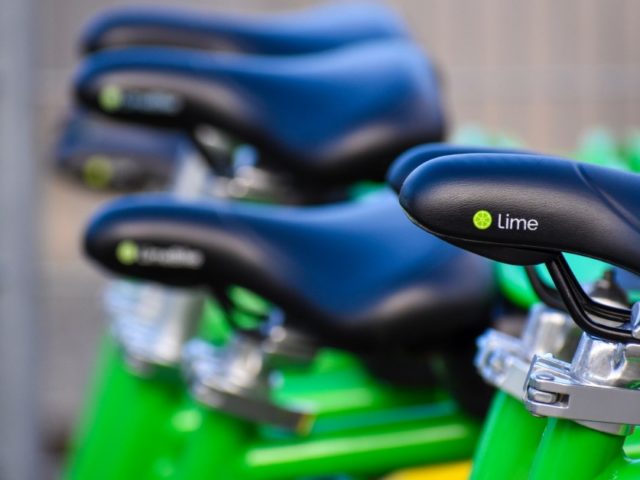 https://establishedmoving.com/wp-content/uploads/2019/05/Lime-Scooters-Seattles-ban-on-e-scooters-lifted-640x480.jpg