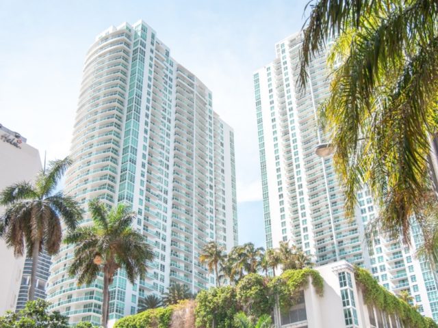 https://establishedmoving.com/wp-content/uploads/2020/10/Best-Places-to-Live-in-Miami-for-Young-Professionals-640x480.jpg