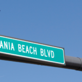 a street sign for dania beach boulevard