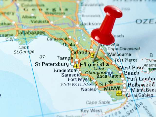 https://establishedmoving.com/wp-content/uploads/2022/12/Why-Are-So-Many-People-Moving-to-South-Florida-640x480.png